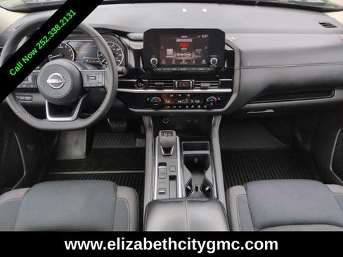 Used 2025 Nissan Pathfinder SV FWD image 17
