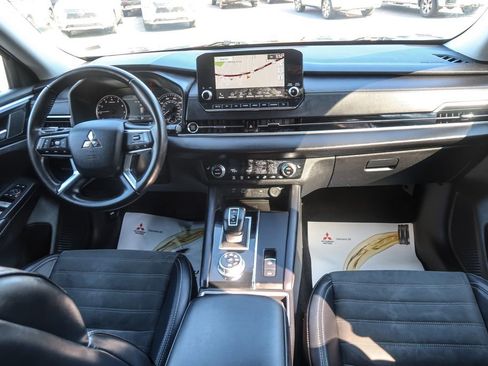 Used 2024 Mitsubishi Outlander image 18