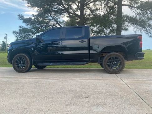Used 2022 Chevrolet Silverado 1500 Custom Trail Boss w/ Midnight Edition AWD/4WD image 7