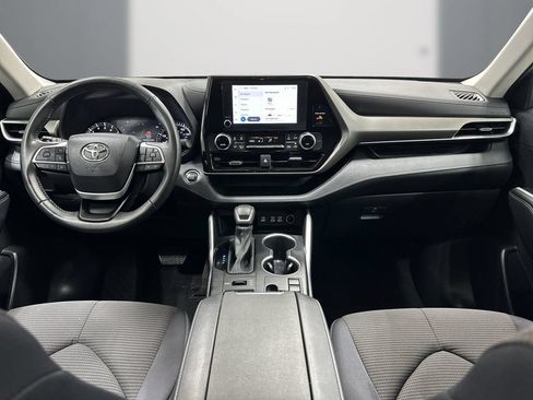 Used 2023 Toyota Highlander LE AWD/4WD image 18