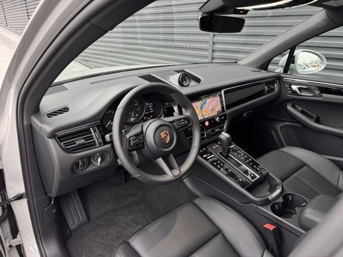 New 2026 Porsche Macan image 4