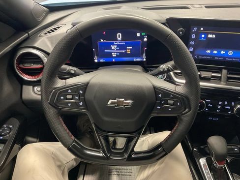 Used 2024 Chevrolet Trax RS w/ Driver Confidence Package FWD image 18