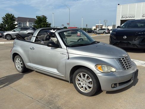 Used 2006 Chrysler PT Cruiser Touring FWD image 2