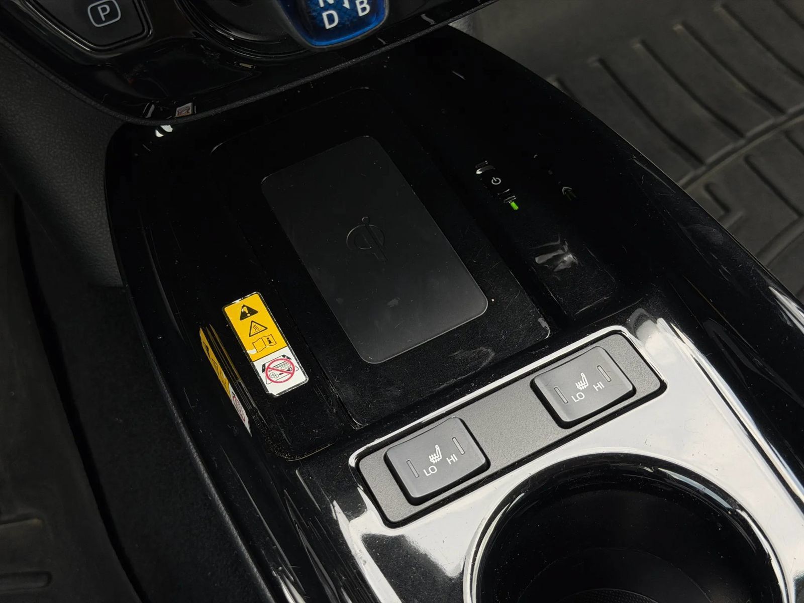 Used 2019 Toyota Prius Limited w/ Premium Convenience Package FWD image 17