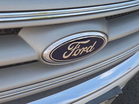 Used 2015 Ford Taurus SEL w/ Equipment Group 201A FWD image 6