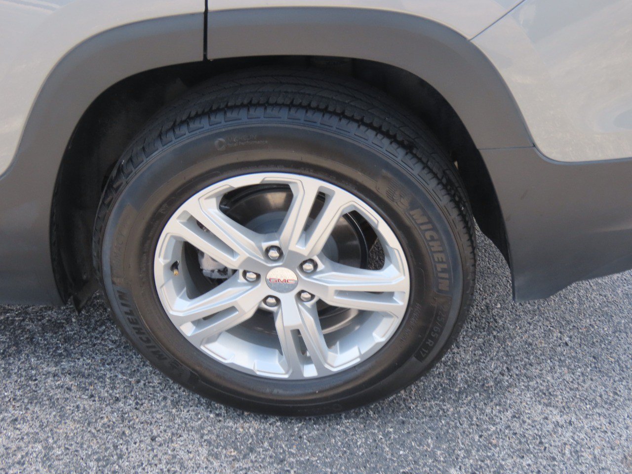 Used 2024 GMC Terrain SLE w/ Driver Convenience Package FWD image 18