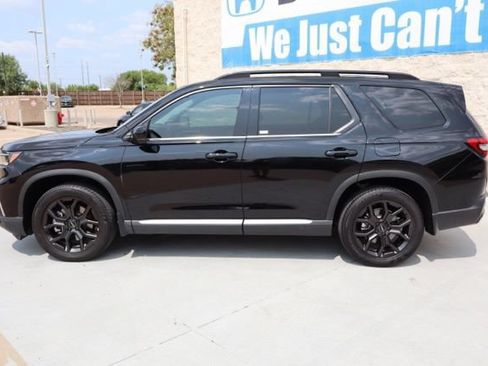 Used 2025 Honda Pilot Touring image 10