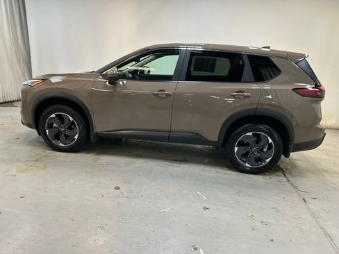 Certified 2024 Nissan Rogue SV image 8