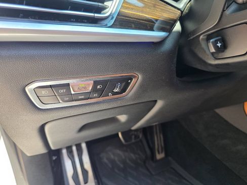 Used 2020 BMW X7 xDrive40i w/ M Sport Package AWD/4WD image 18