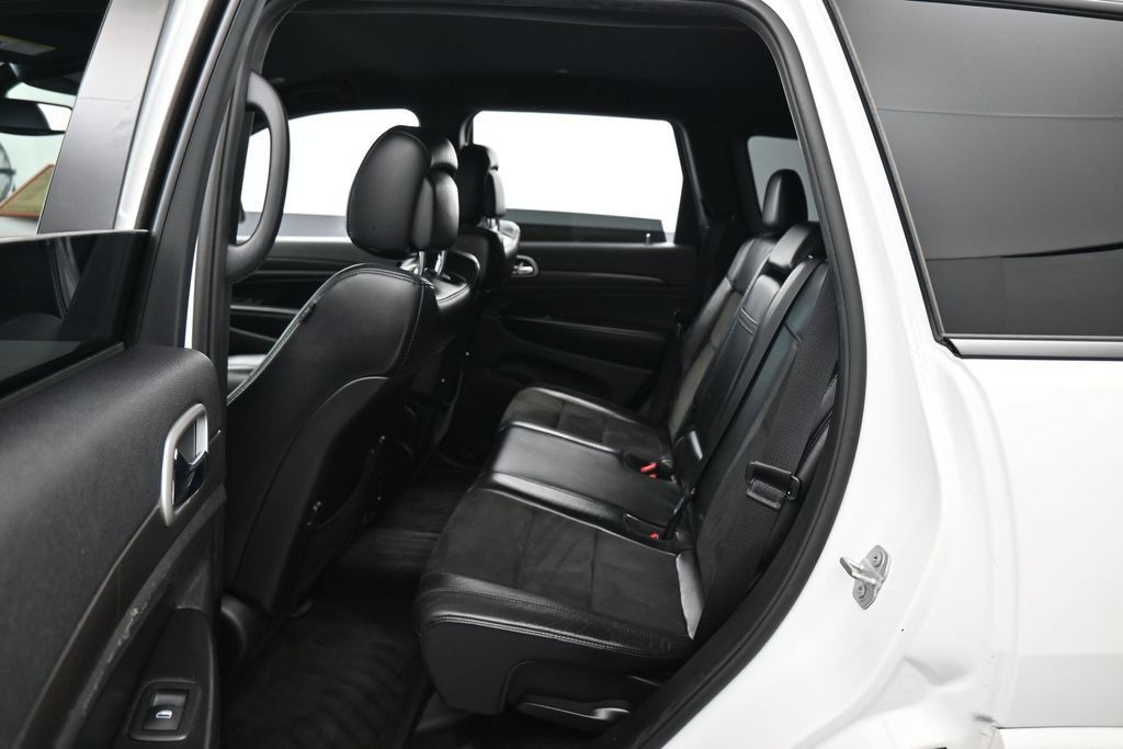 Used 2018 Jeep Grand Cherokee Altitude RWD image 29