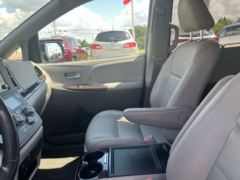 Used 2020 Toyota Sienna XLE FWD image 10