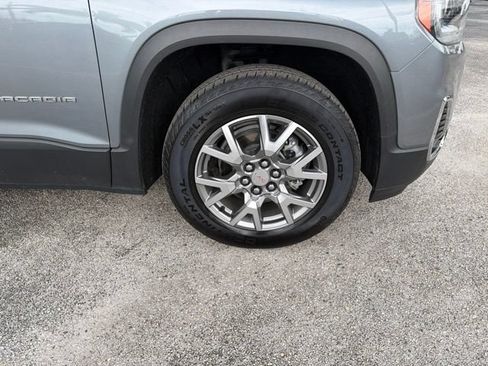 Used 2021 GMC Acadia SLT w/ Technology Package FWD image 11