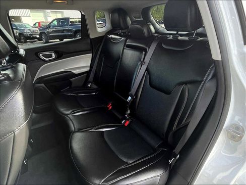Used 2022 Jeep Compass Limited image 14
