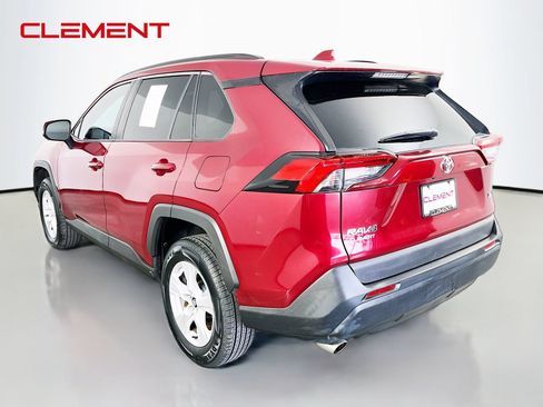 Used 2021 Toyota RAV4 XLE w/ Convenience Package FWD image 9