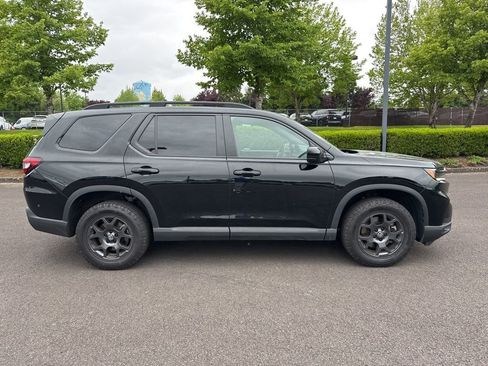 Used 2023 Honda Pilot TrailSport image 8
