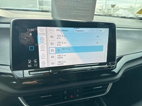 Certified 2025 Volkswagen Atlas Cross Sport SE w/ Panoramic Sunroof Package image 26