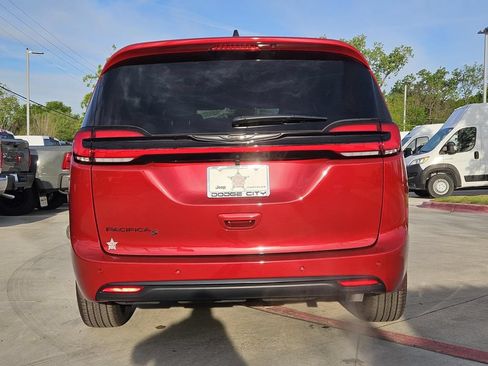 New 2026 Chrysler Pacifica Select w/ S Appearance Package FWD image 4