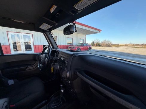 Used 2018 Jeep Wrangler Sport image 12