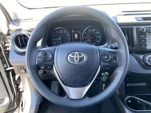 Used 2018 Toyota RAV4 LE w/ Carpet Mat Package AWD/4WD image 27