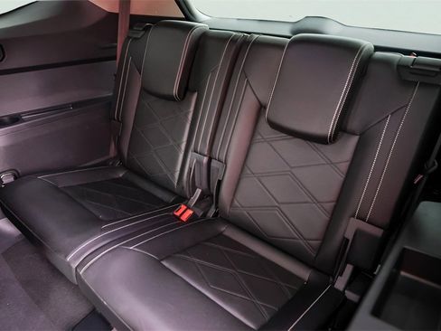 Used 2025 Volkswagen Atlas SE image 27