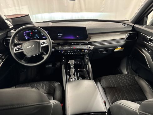 Used 2025 Kia Telluride AWD image 4