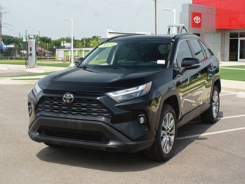 Used 2022 Toyota RAV4 XLE Premium FWD image 23