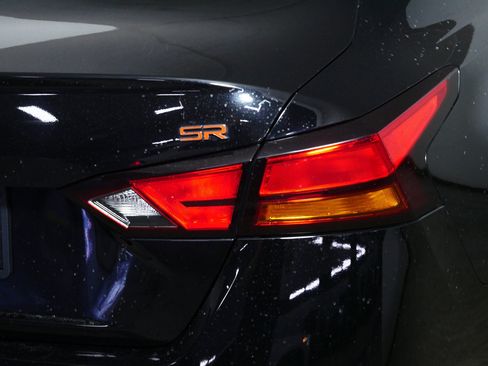 Used 2023 Nissan Altima 2.5 SR image 17