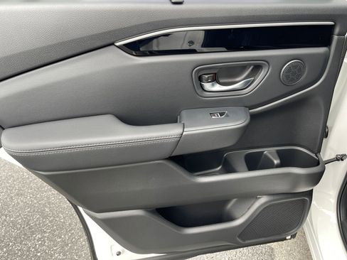 Used 2025 Honda Pilot Touring image 25