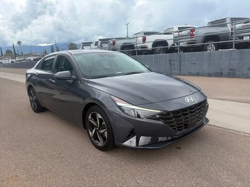 Used 2023 Hyundai Elantra Limited FWD image 3