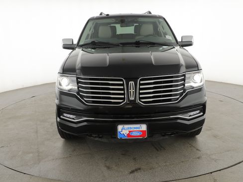 Used 2017 Lincoln Navigator Select image 3