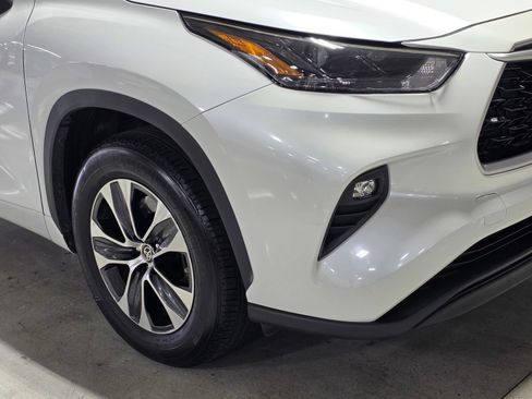 Used 2023 Toyota Highlander XLE FWD image 10