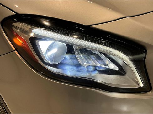 Used 2018 Mercedes-Benz GLA 250 4MATIC image 30