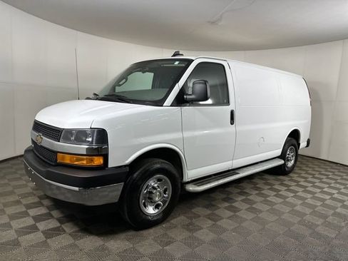 Used 2024 Chevrolet Express 2500 w/ Driver Convenience Package image 7
