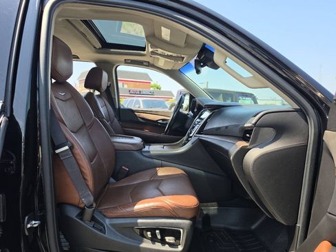 Used 2016 Cadillac Escalade ESV Luxury AWD/4WD image 9