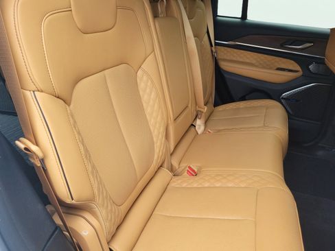 Used 2025 Jeep Grand Cherokee Summit AWD/4WD image 14