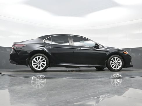 Used 2022 Toyota Camry LE FWD image 32