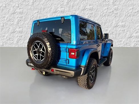 Used 2025 Jeep Wrangler Rubicon image 3