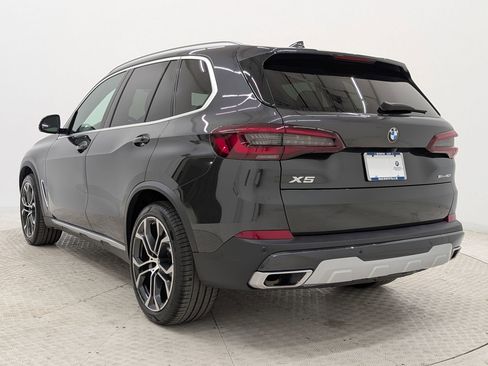 Certified 2022 BMW X5 sDrive40i w/ Luxury Seating Package image 3