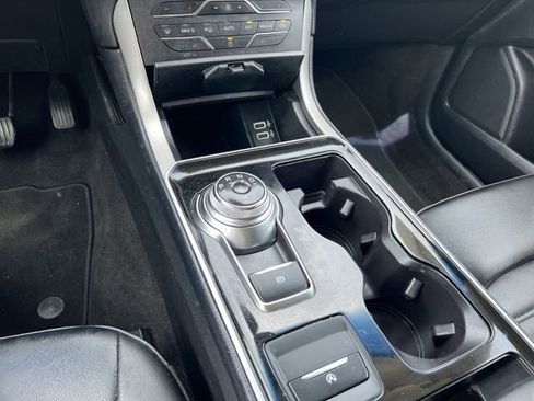 Used 2019 Ford Edge SEL w/ Equipment Group 201A FWD image 12
