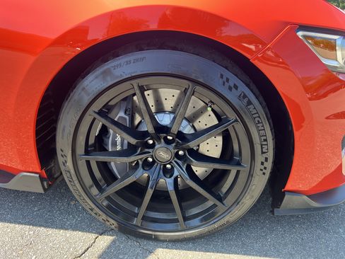 Used 2016 Ford Mustang Shelby GT350 w/ Technology Package RWD image 12