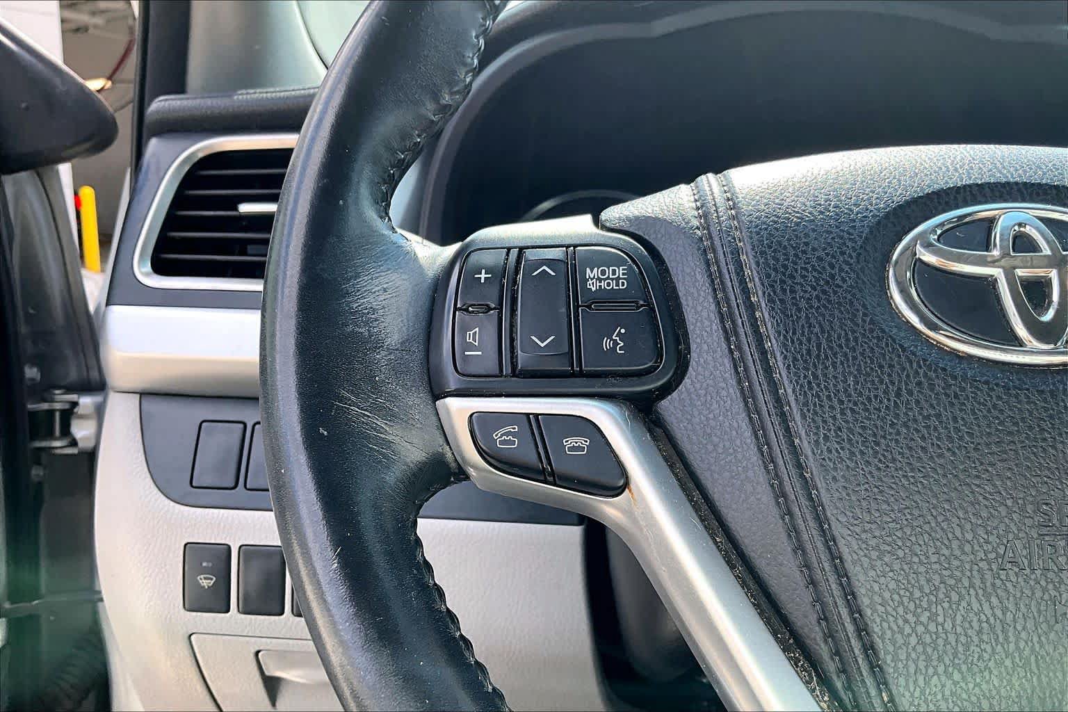 Used 2014 Toyota Highlander Plus AWD/4WD image 22