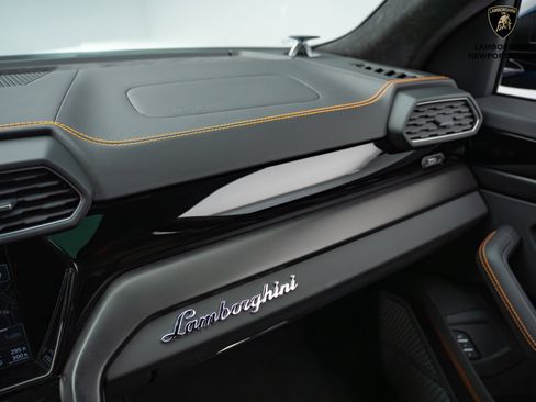 Used 2024 Lamborghini Urus S image 33