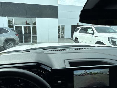 Certified 2024 GMC Sierra 1500 SLT w/ SLT Convenience Package image 27