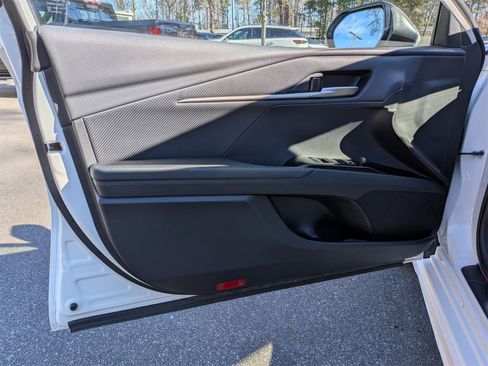 Used 2025 Toyota Camry SE image 12