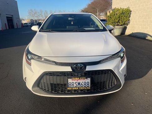 Used 2020 Toyota Corolla LE image 2