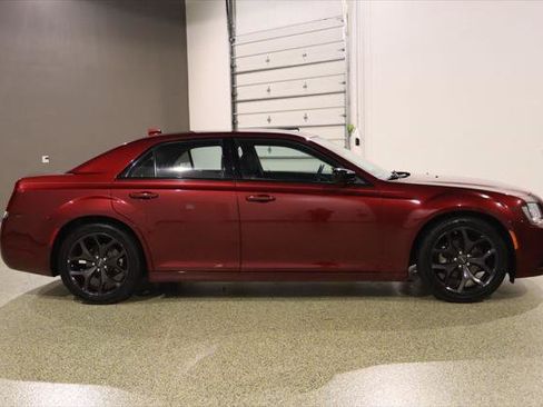Used 2022 Chrysler 300 Touring w/ Sport Appearance Package RWD image 11