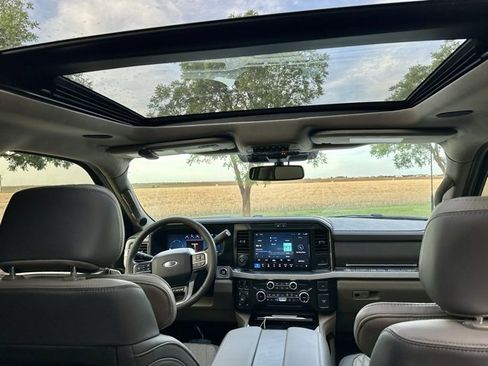 Used 2025 Ford F250 Platinum w/ Platinum Plus Package image 14