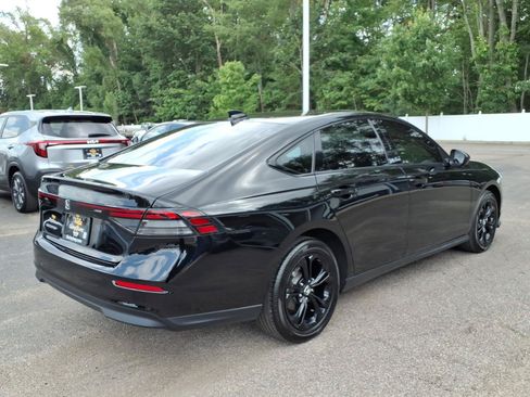Used 2025 Honda Accord SE image 11
