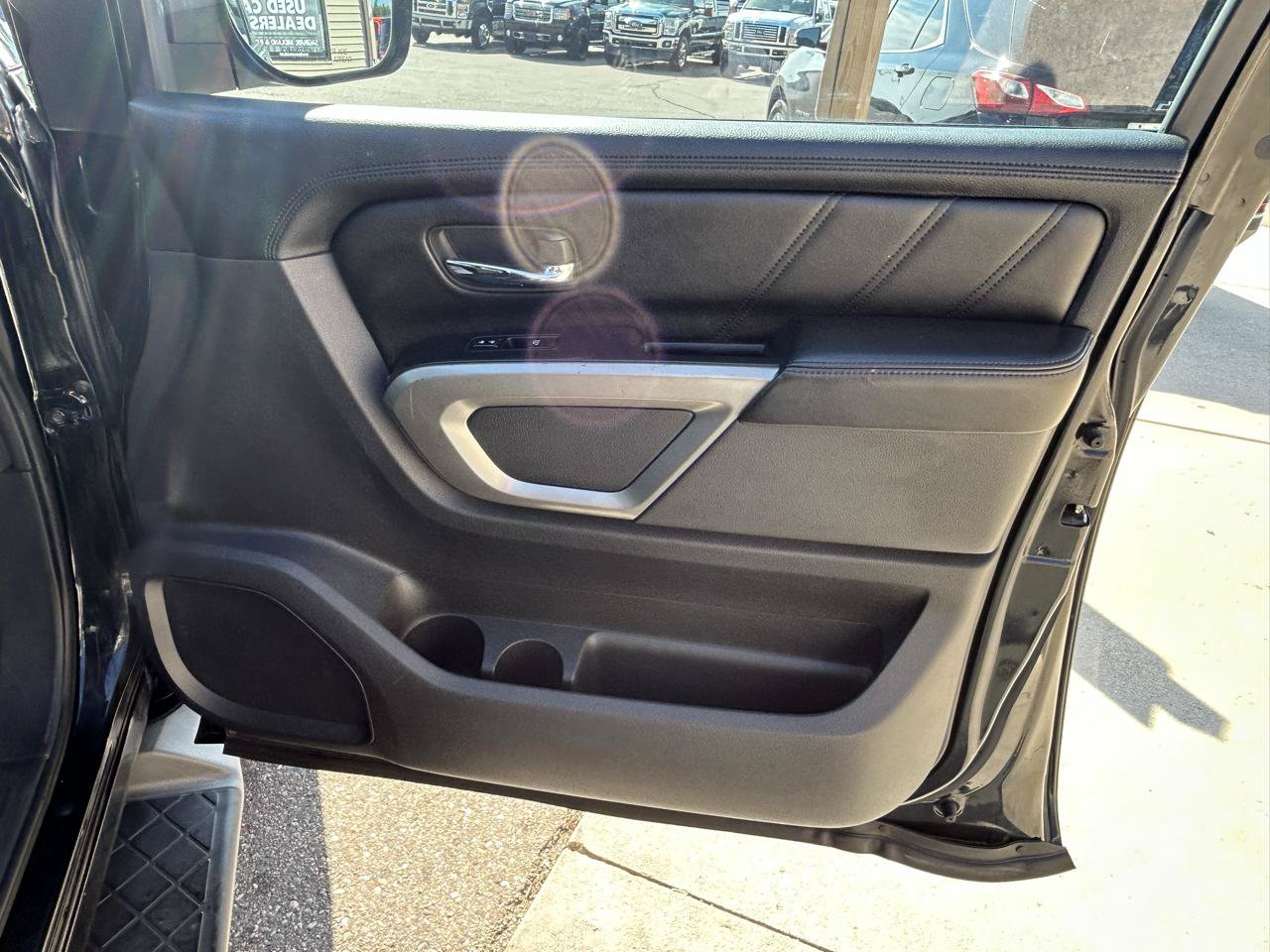 Used 2015 Nissan Armada Platinum AWD/4WD image 17
