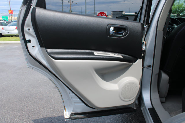 Used 2013 Nissan Rogue S w/ Special Edition Pkg FWD image 28